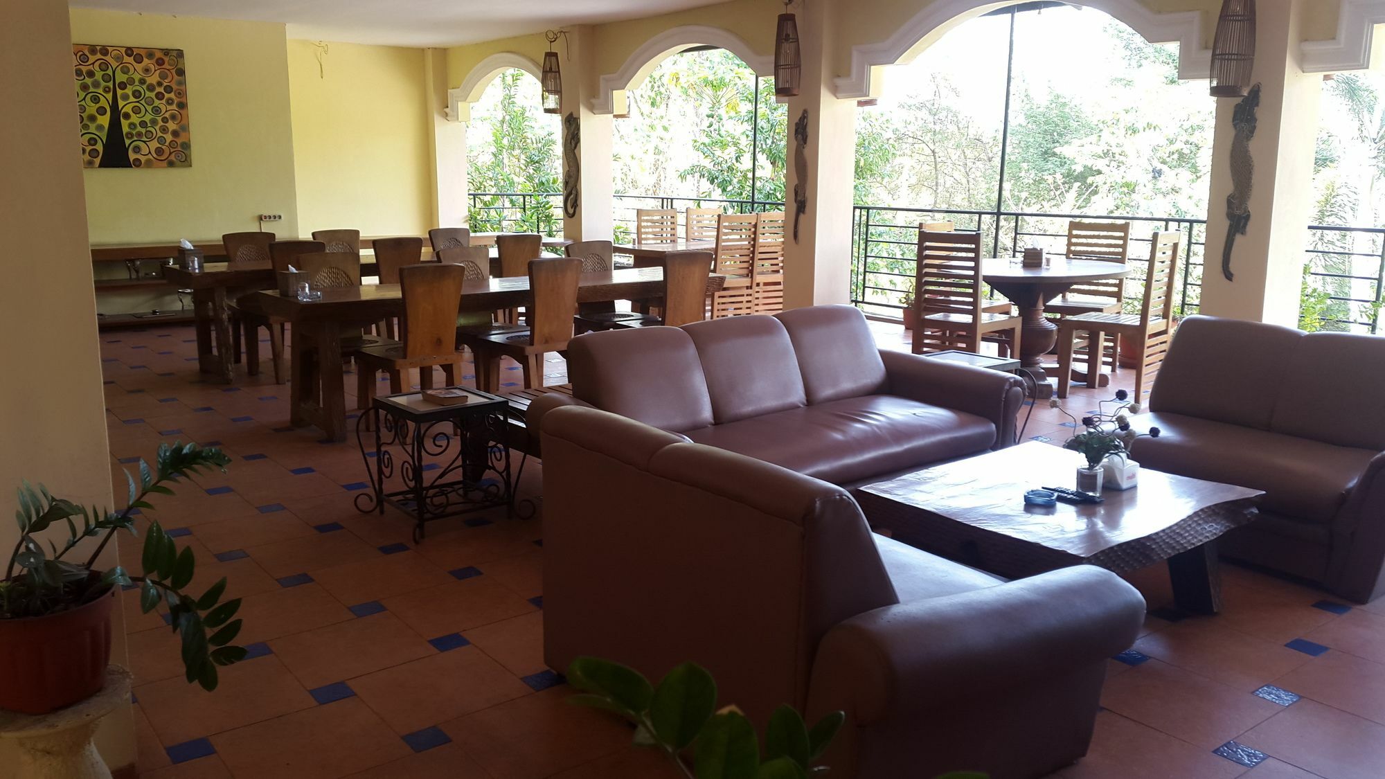 Centro Bajo Hotel & Resto Лабуан-Бахо Экстерьер фото